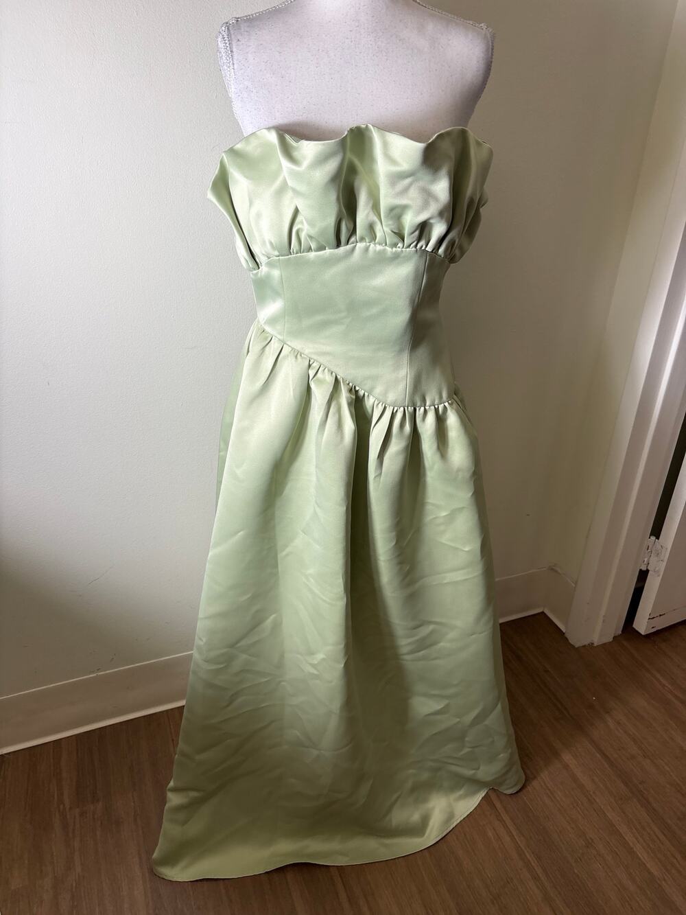 Elliatt Mint Green Strapless Ruffle Gown Sz M